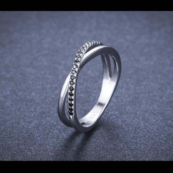 One size 6!!!Sterling silver  black spinel ring - Picture 2 of 3